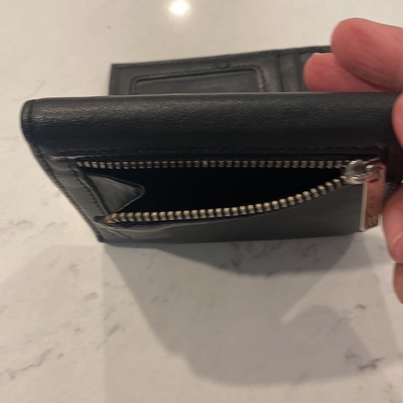 Black travel wallet - Picture 4 of 6